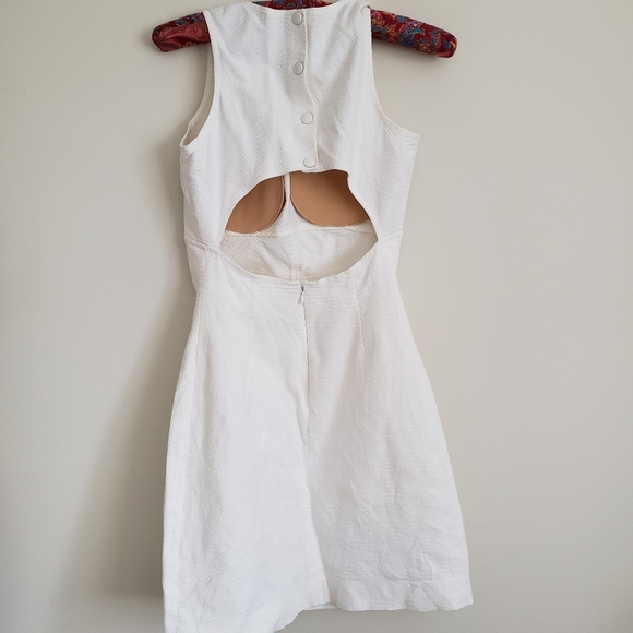 Georgiou Studio White Dress Opening in Back Padded - Picture 2 of 7